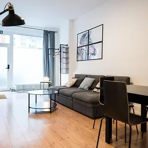 https://great-apartment-for-eight-in-berlin-neuklln.find-berlin-hotels.com